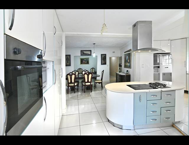 6 BEDROOM HOUSE FOR SALE IN PRESIDENT PARK